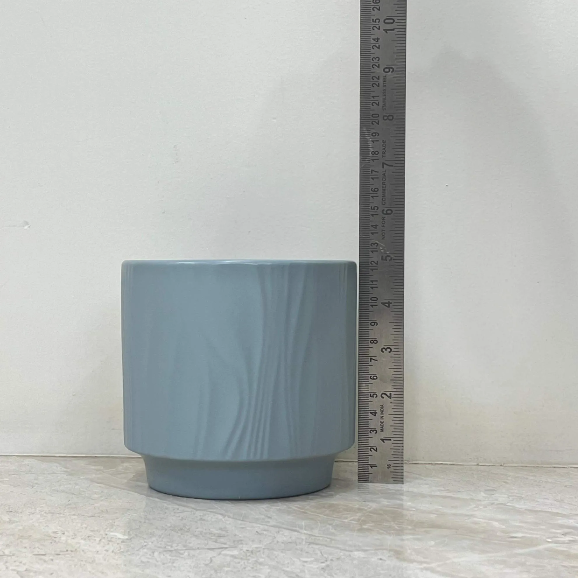 Elegant Light Gray Ceramic Pot for Home Decor