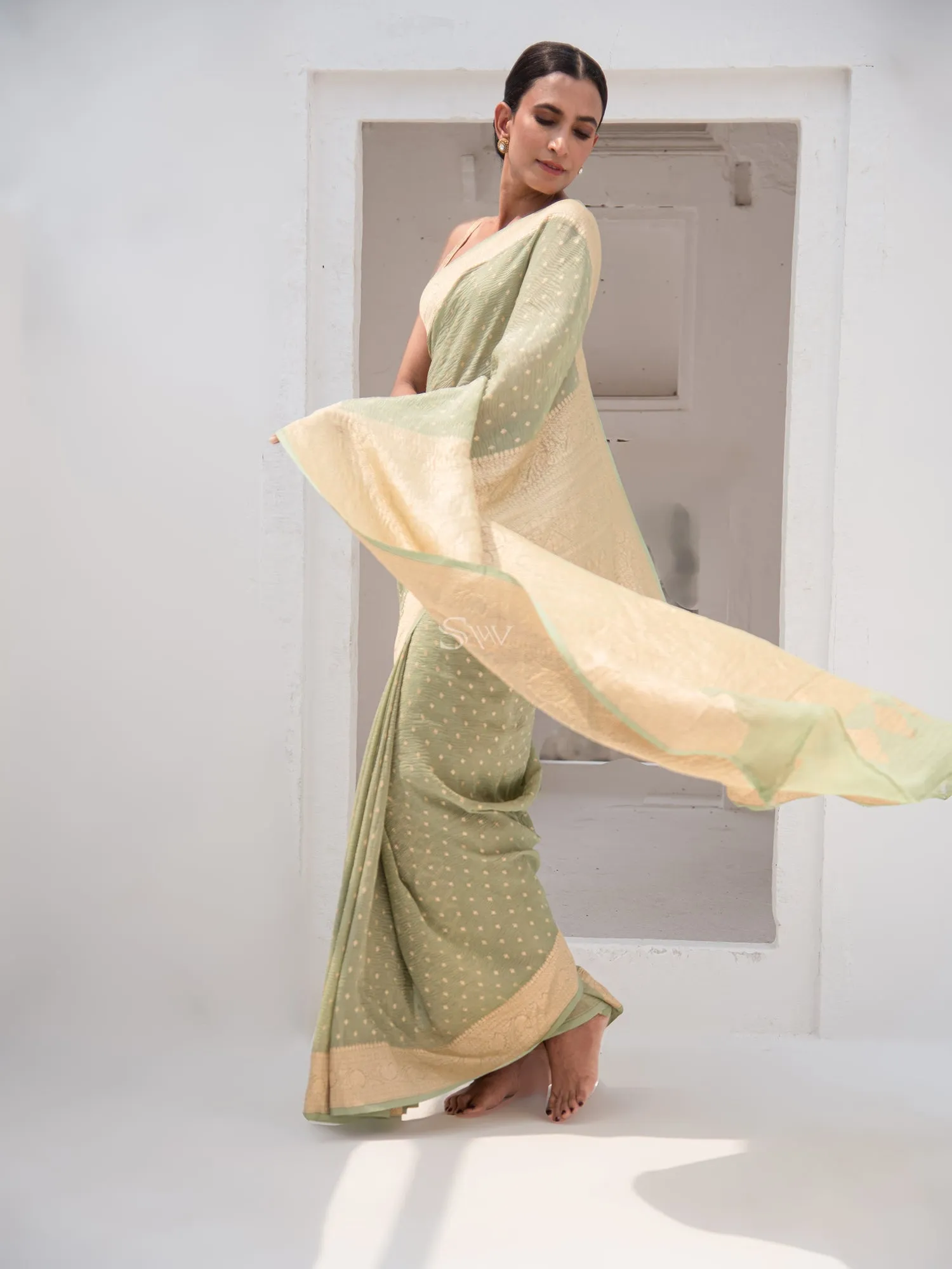 Moss Green Pure Crush Tissue Silk Handloom Banarasi Saree