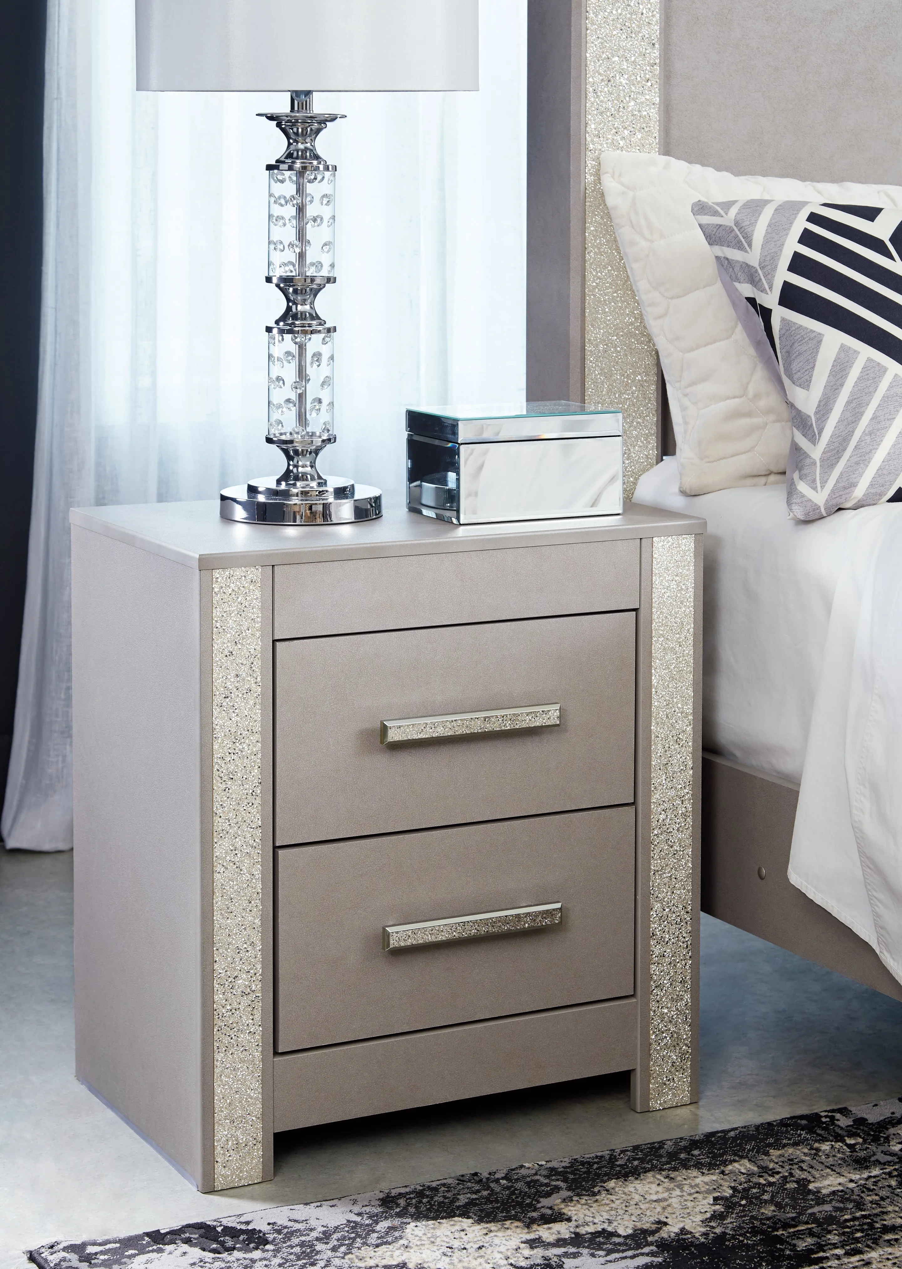 Surancha Queen/Full Panel Headboard with Mirrored Dresser and 2 Nightstands in Gray